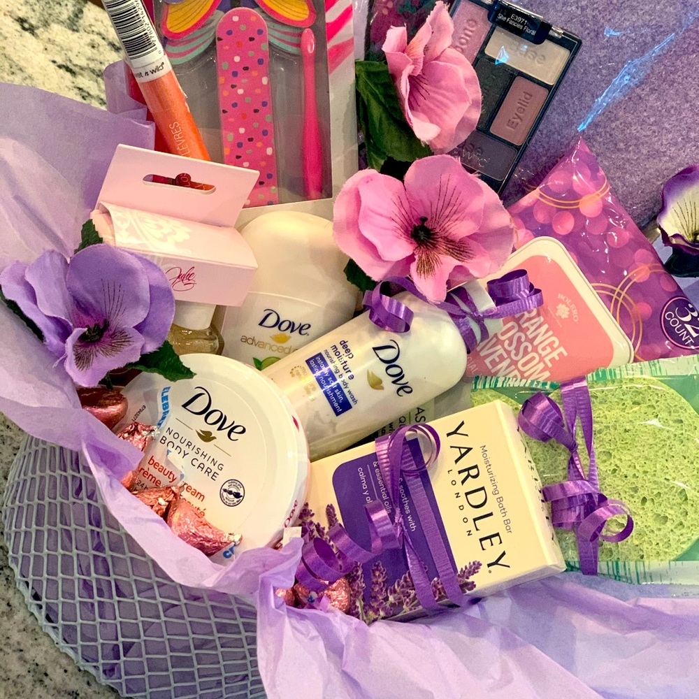 Pampering gift basket